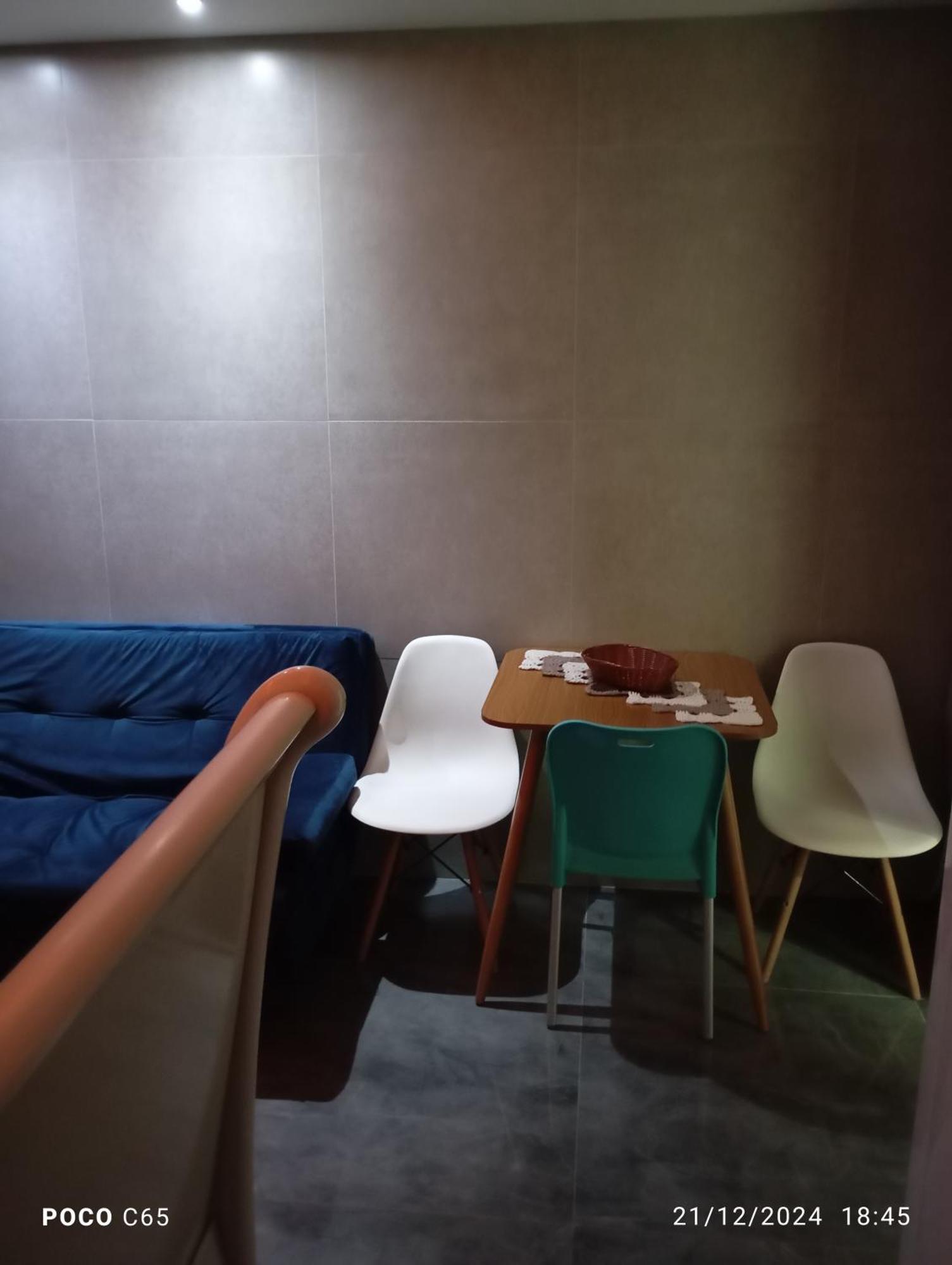 Kitnet Central: Beachside Comfort with Entertainment & Dining Balneario Camboriu Room photo